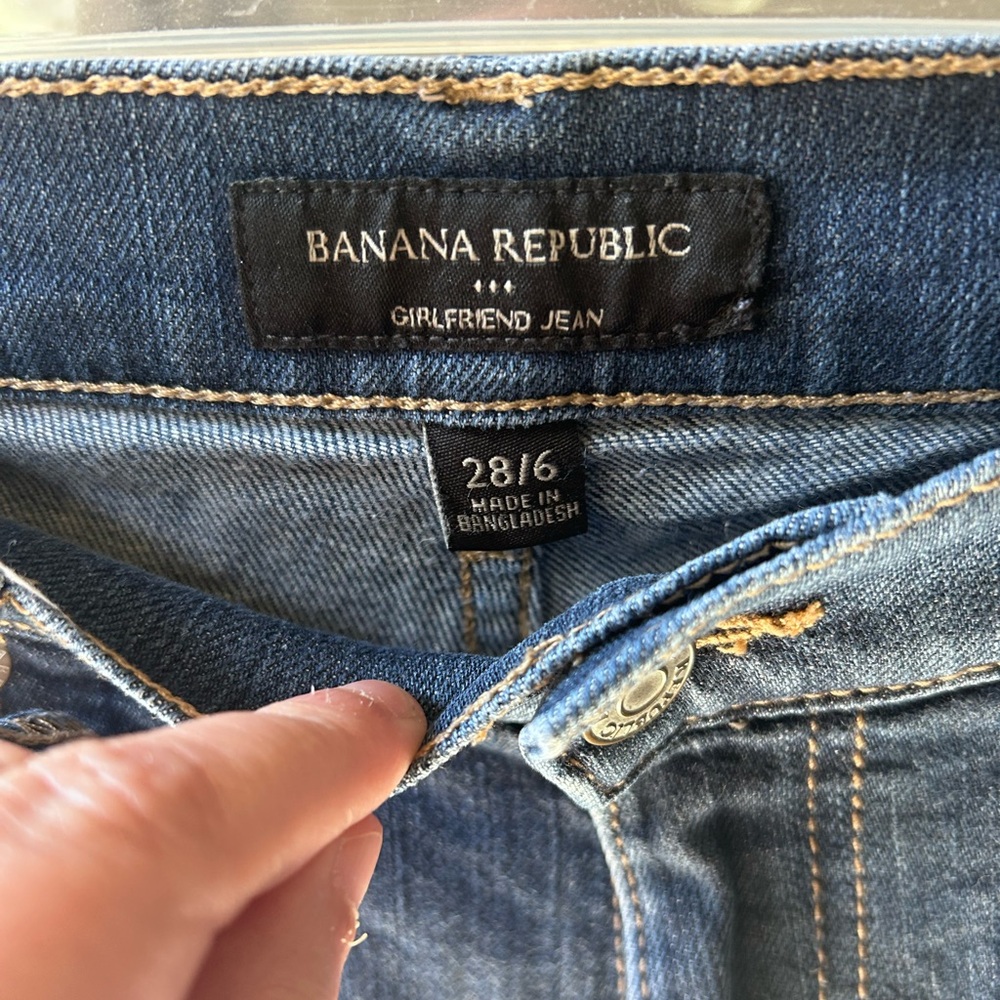 Banana Republic Girlfriend Jean in Blue. Size 6/28 - Picture 3 of 8